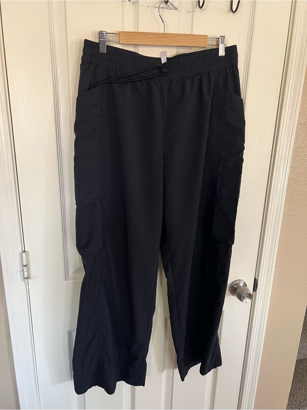 Fabletics Black Ripstop Cargo Wide Leg Pants Drawstring Utility Size Large - Picture 3 of 9